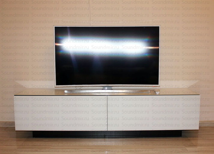Тумба под ЖК телевизор 1.8 м. черный каркас, белое стекло, вид спереди